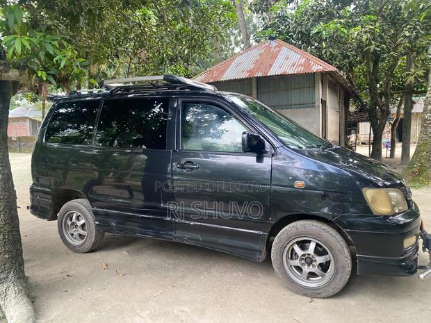 Toyota Noah 2006 Black