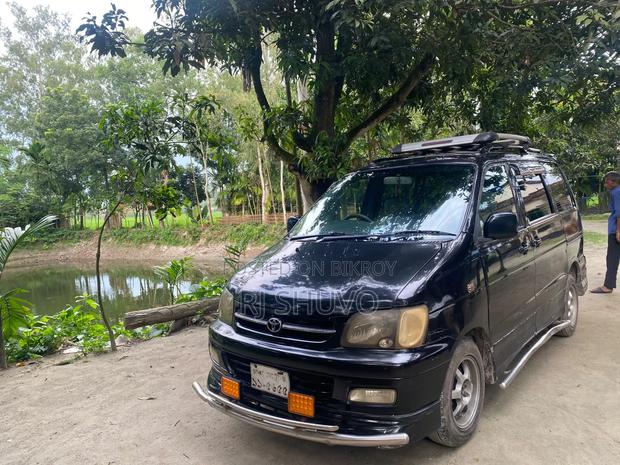 Toyota Noah 2006 Black