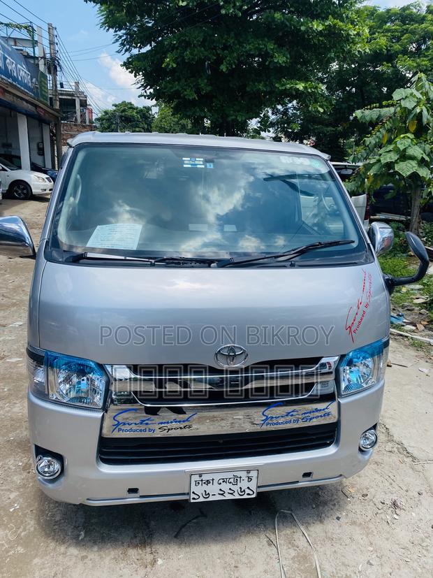 Toyota Grand HiAce 2000 Silver