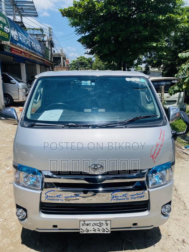 Toyota Grand HiAce 2000 Silver