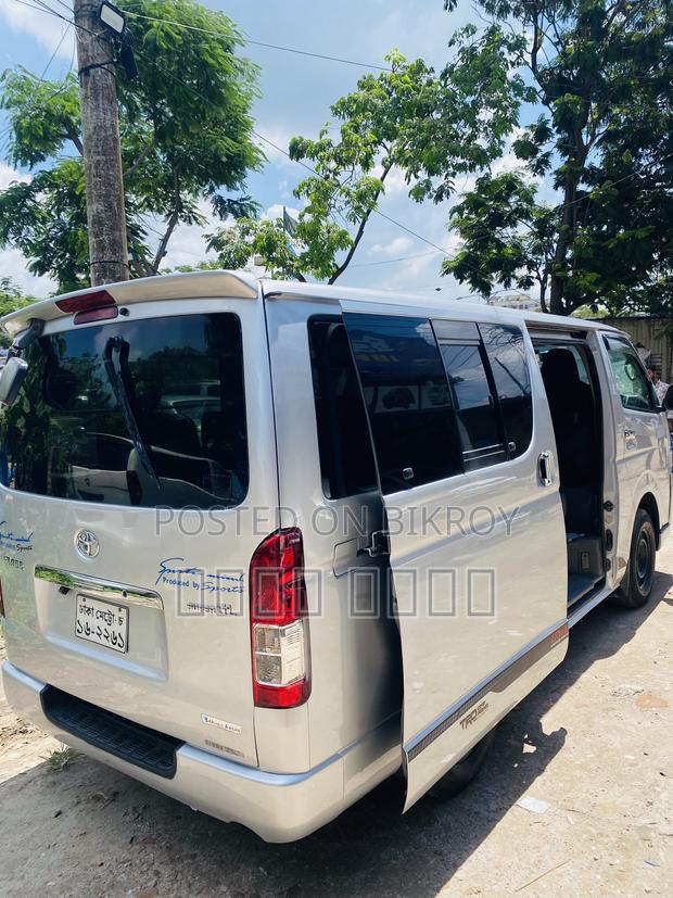 Toyota Grand HiAce 2000 Silver