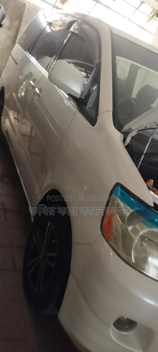 Toyota Noah 2004 White
