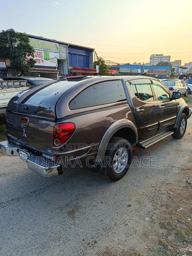 Mitsubishi L200 2011 Gray