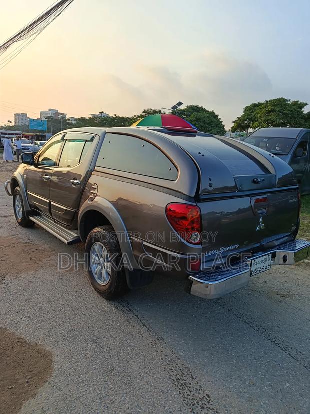 Mitsubishi L200 2011 Gray