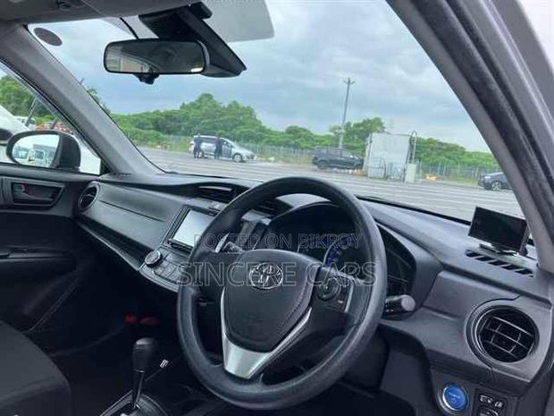 Toyota Axio 2021 Silver