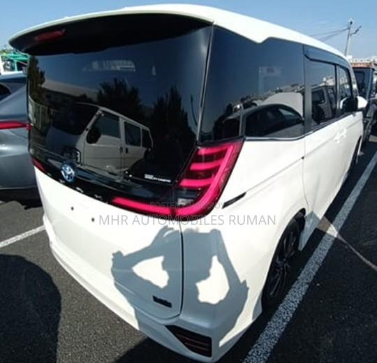 Toyota Noah 2022 Pearl