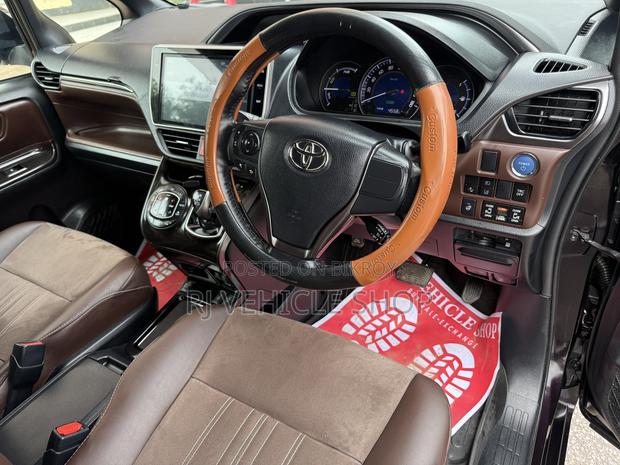 Toyota Esquire 1.8 FWD Hybrid (7 seater) 2019 Maroon