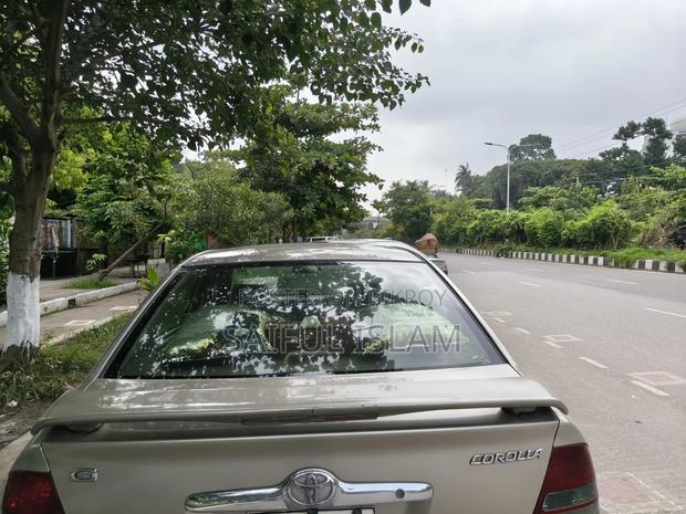 Toyota Corolla 2002 Gold
