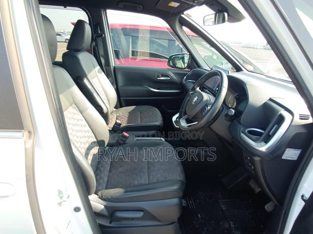 Toyota Voxy Hybrid S-Z 2WD 7-Seater 2022 Pearl