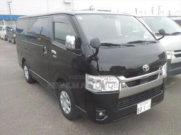 Toyota Grand HiAce 2002 Black