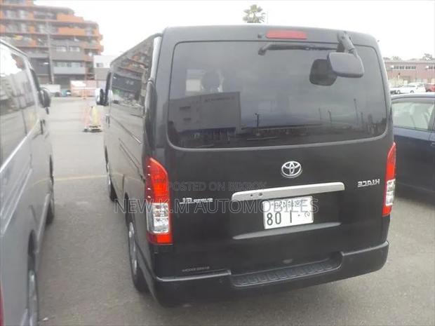 Toyota Grand HiAce 2002 Black