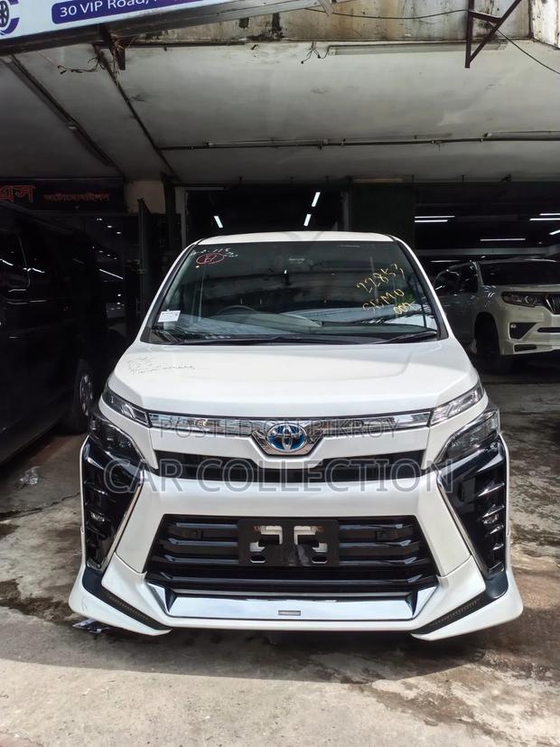 Toyota Voxy 2021 Pearl