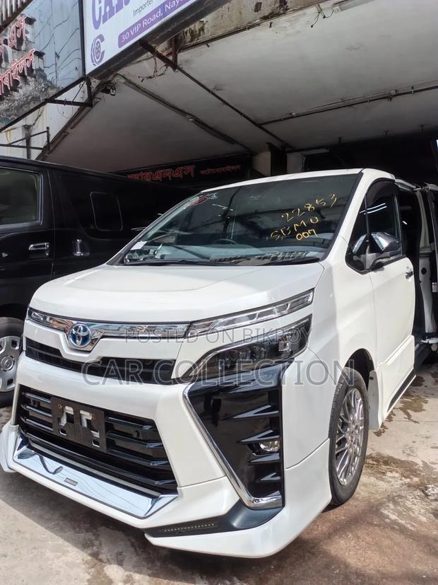 Toyota Voxy 2021 Pearl