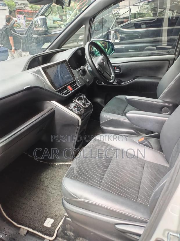 Toyota Voxy 2021 Pearl