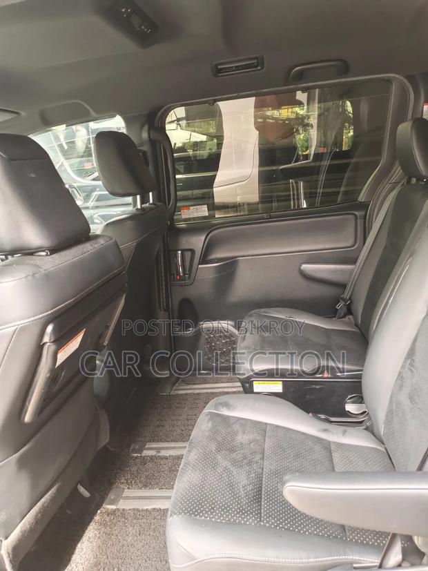 Toyota Voxy 2021 Pearl