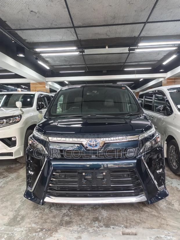 Toyota Voxy 2021 Blue