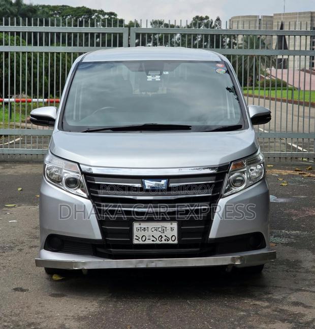 Toyota Noah 2016 Pearl