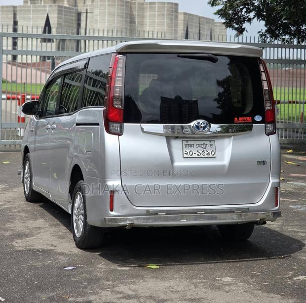 Toyota Noah 2016 Pearl