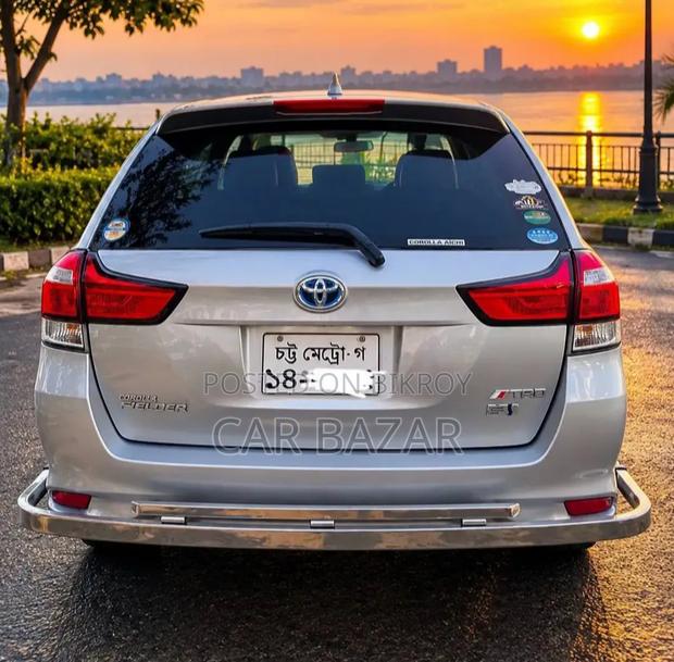 Toyota Corolla Fielder 1.5 Hybrid FWD 2017 Silver