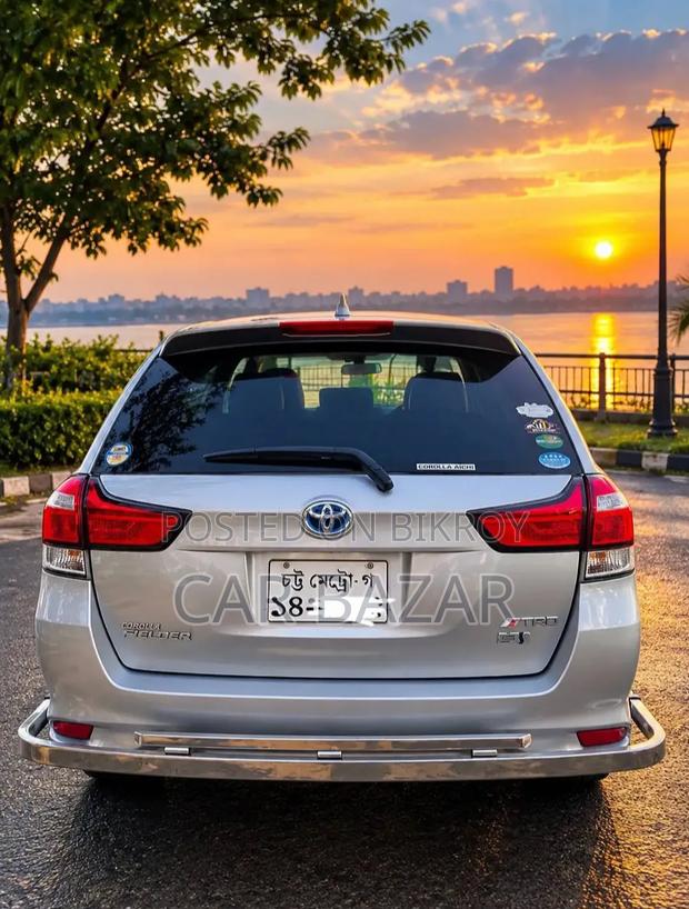 Toyota Corolla Fielder 1.5 Hybrid FWD 2017 Silver