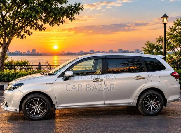 Toyota Corolla Fielder 1.5 Hybrid FWD 2017 Silver