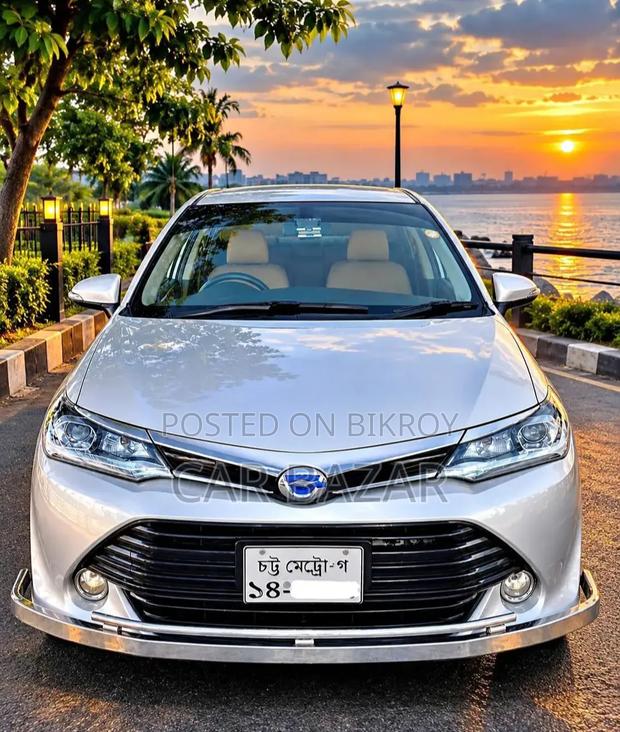 Toyota Corolla Fielder 1.5 Hybrid FWD 2017 Silver