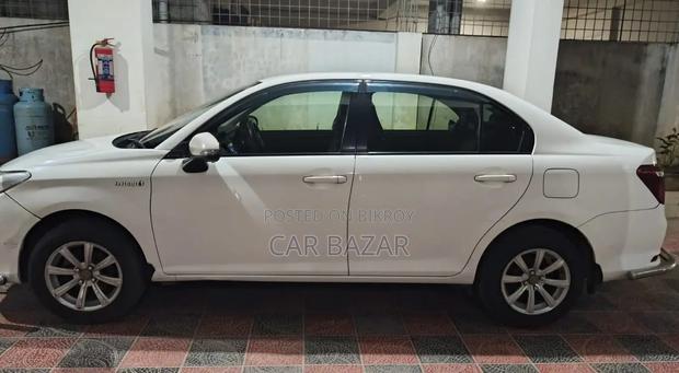 Toyota Axio 1.5 Hybrid 2WD 2015 White