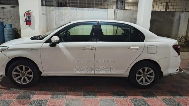 Toyota Axio 1.5 Hybrid 2WD 2015 White