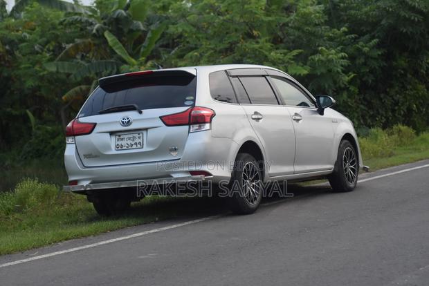 Toyota Corolla Fielder 1.5 Hybrid FWD 2016 Silver