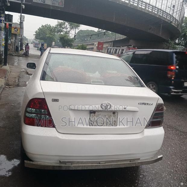 Toyota Corolla 2001 White