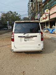 Toyota Noah 2011 White for sale