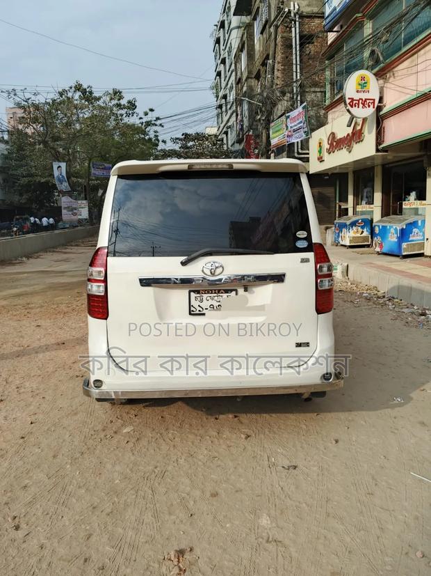 Toyota Noah 2011 White
