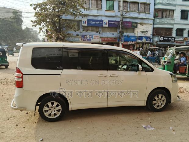 Toyota Noah 2011 White