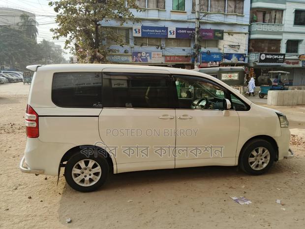 Toyota Noah 2011 White