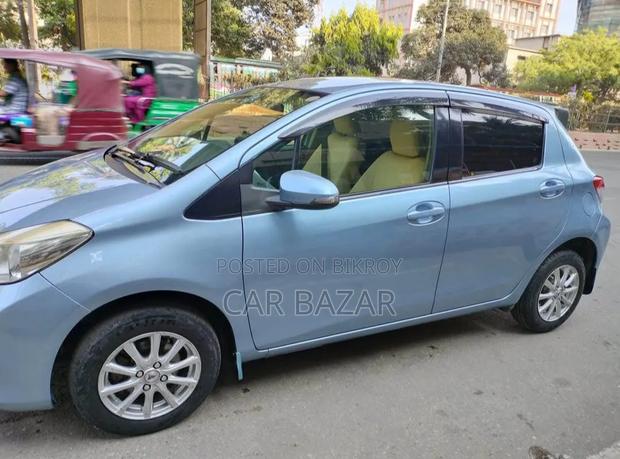 Toyota Vitz 1.3 FWD 5dr 2011 Green