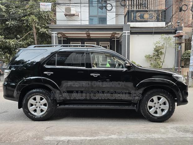 Toyota Fortuner 2013 Black