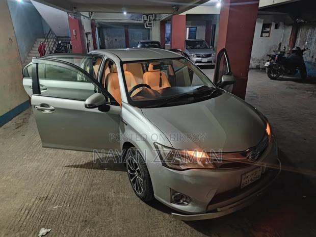 Toyota Axio 1.5 Hybrid 2WD 2014 Silver