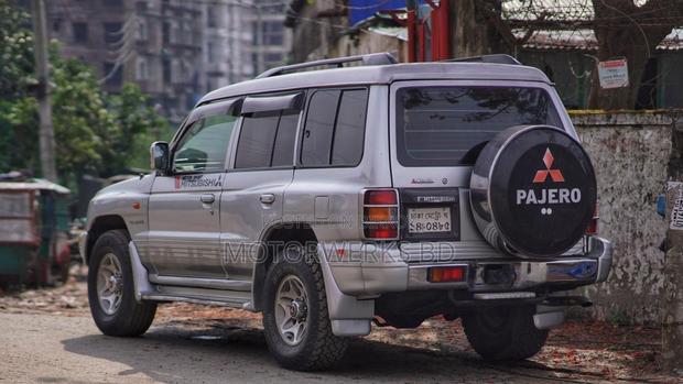 Mitsubishi Pajero 2002 Silver