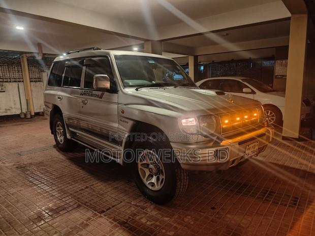 Mitsubishi Pajero 2002 Silver