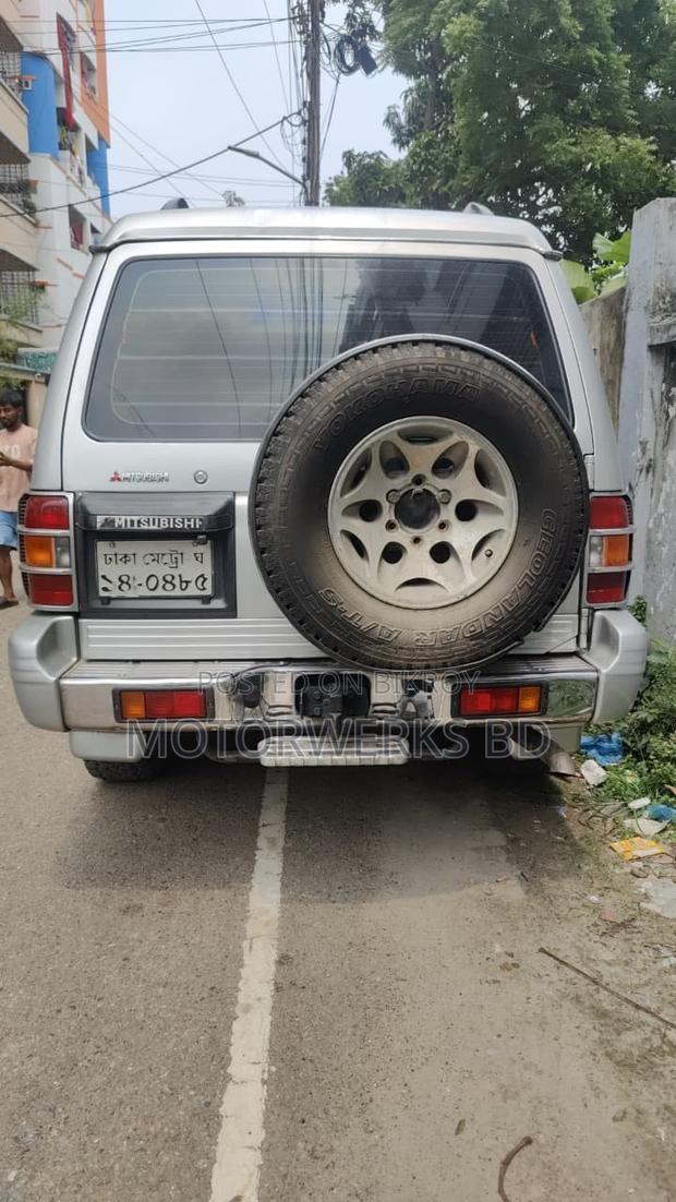Mitsubishi Pajero 2002 Silver