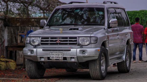 Mitsubishi Pajero 2002 Silver
