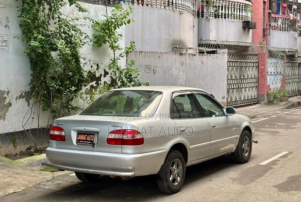Toyota Corolla 1.6 Sedan 1997 Silver