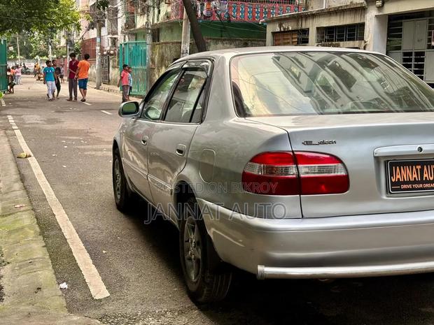 Toyota Corolla 1.6 Sedan 1997 Silver