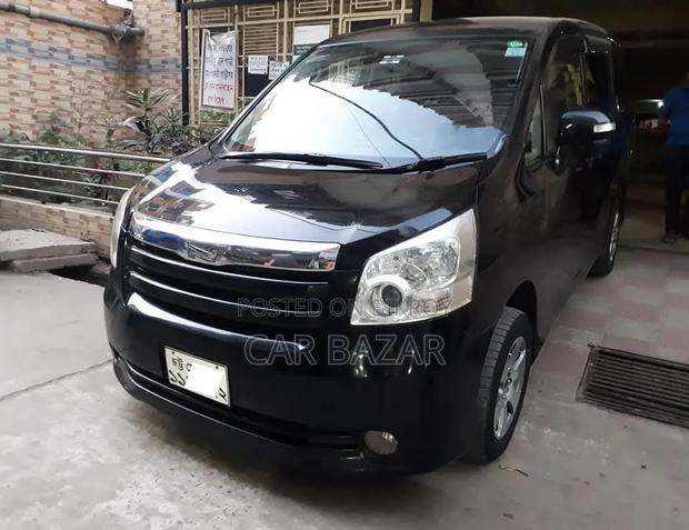 Toyota Noah 2.0 158hp FWD (7 Seater) 2009 Black