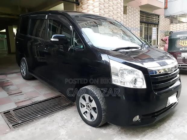 Toyota Noah 2.0 158hp FWD (7 Seater) 2009 Black