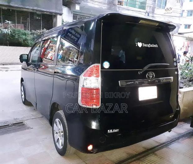 Toyota Noah 2.0 158hp FWD (7 Seater) 2009 Black