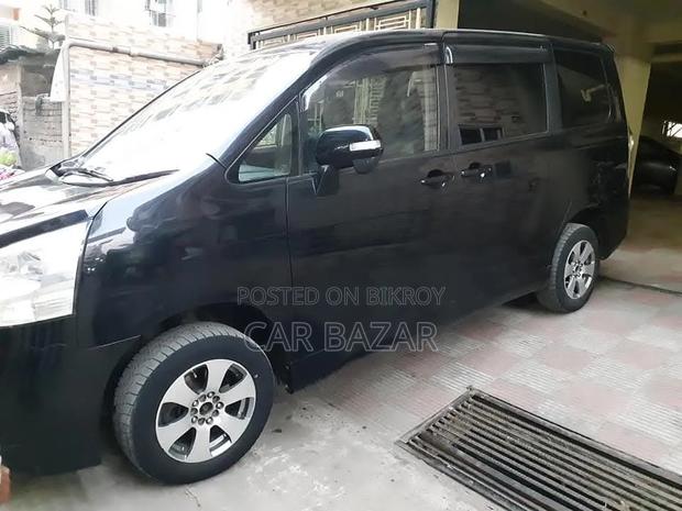 Toyota Noah 2.0 158hp FWD (7 Seater) 2009 Black