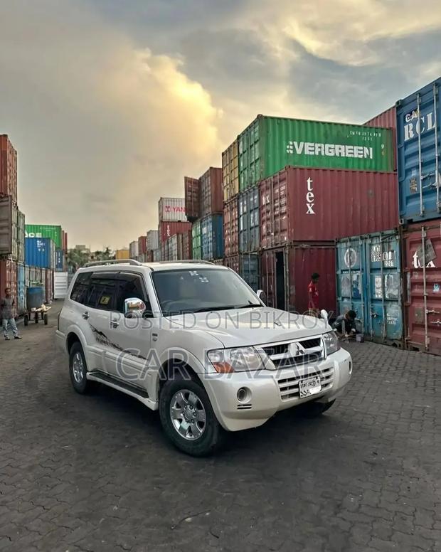 Mitsubishi Pajero 1999 White