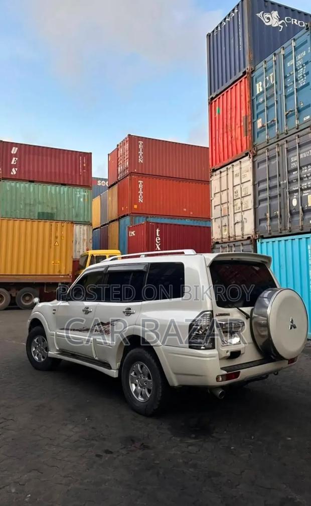 Mitsubishi Pajero 1999 White