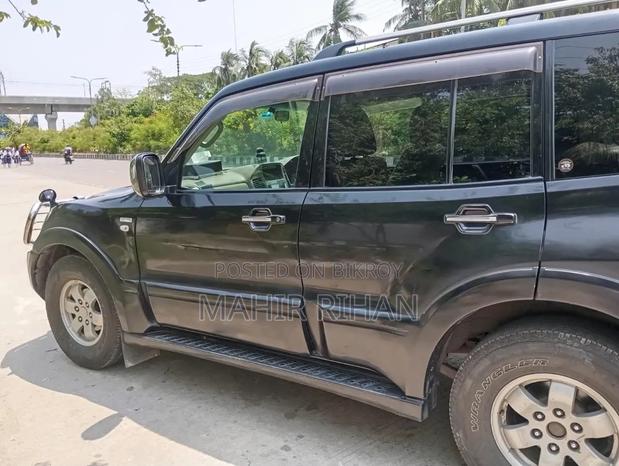 Mitsubishi Pajero 2004 Black